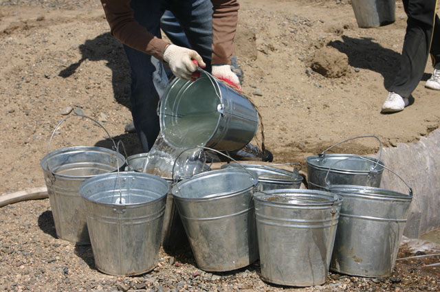 Худгаас татсан усаа түр зуурын усан санд хуримтлуулж усалгаанд хэрэглэдэг.